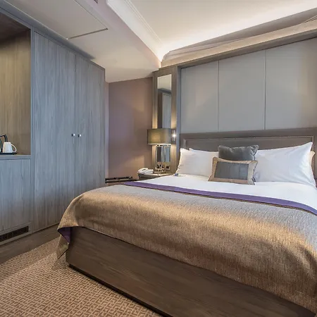 فندق هوليداي إن رويال فيكتوريا 4*